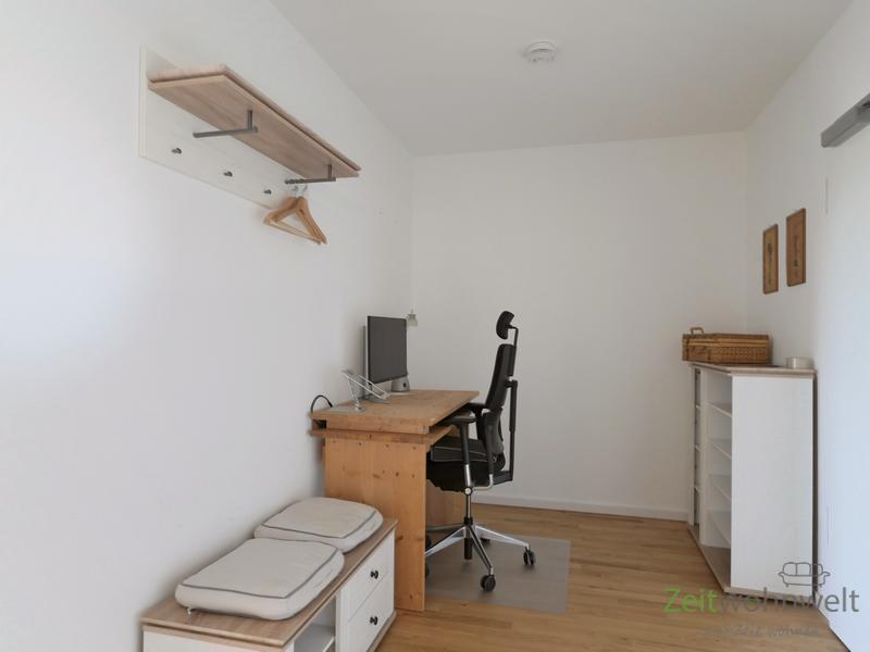 Wohnungsflur mit Arbeitsplatz