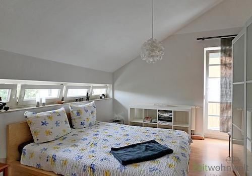 Doppelbett im Schlafzimmer