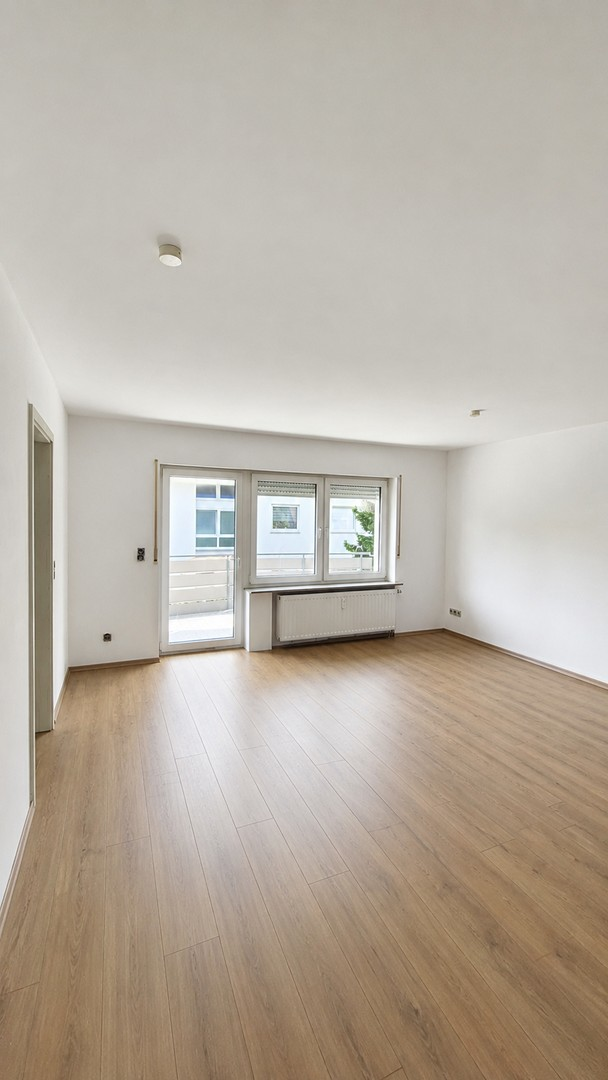 Wohnzimmer mit Balkon