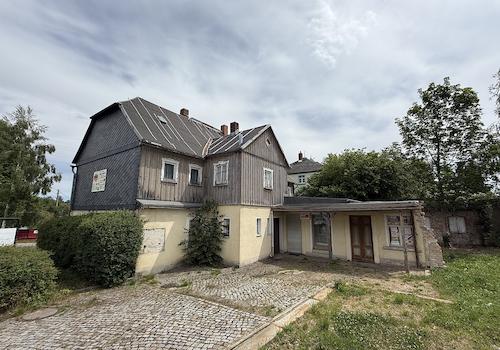Rückansicht mit Stellplatz