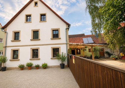 Ansicht der Hauses vom Parkpl
