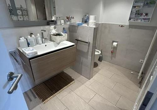 Bad mit Dusche 