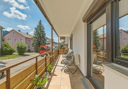 Schöner, ruhiger Sonnenbalkon