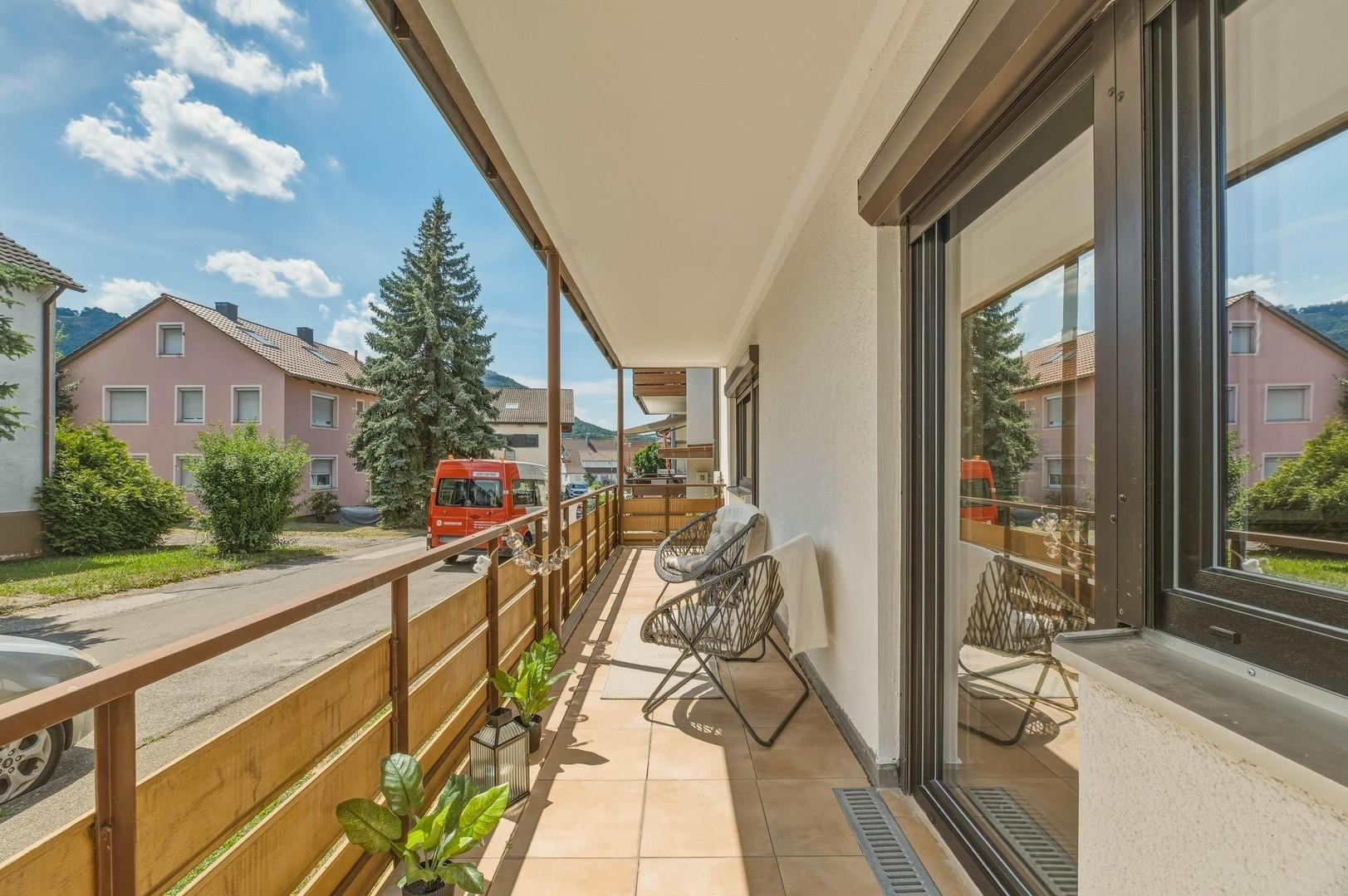 Schöner, ruhiger Sonnenbalkon
