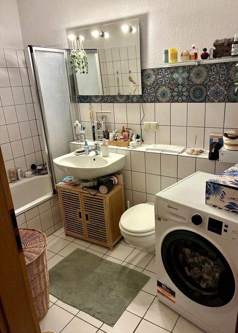 Tageslichtbad mit Wanne