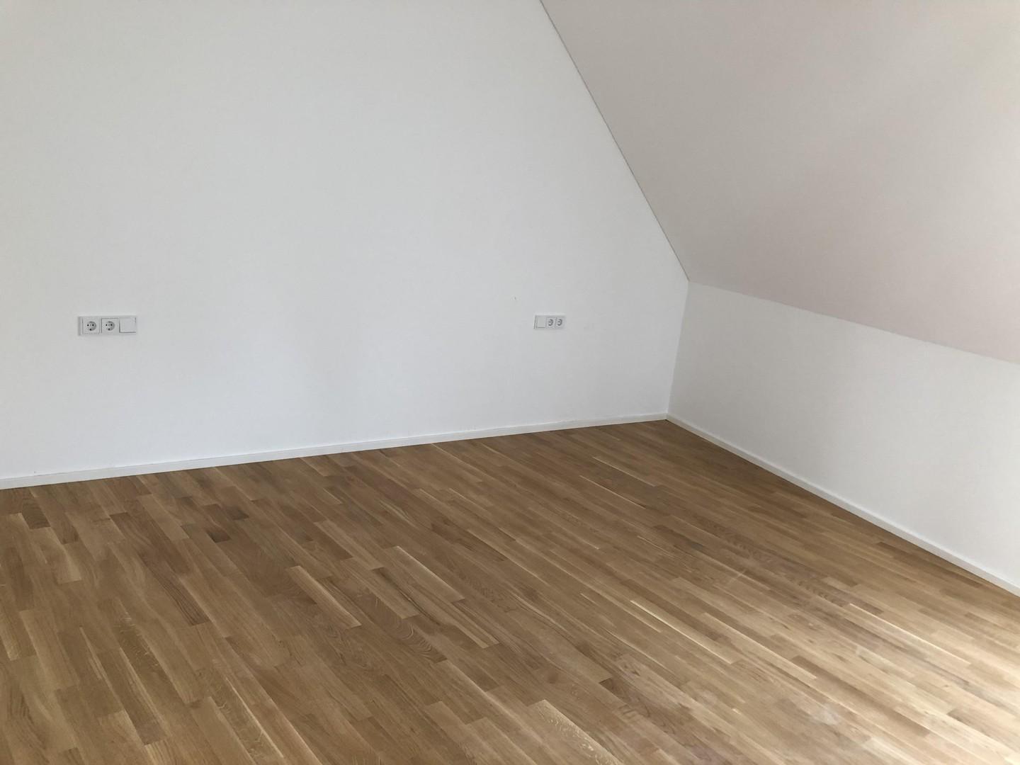 Großzügiges Schlafzimmer