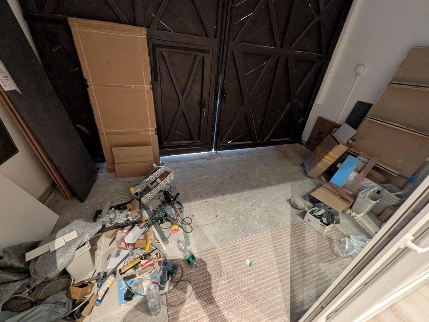 Tor ist ganz zu öffnen