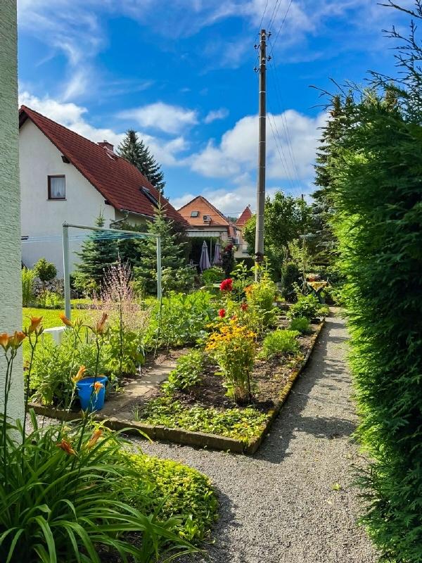 Genuss auf der Gartenseite (1)