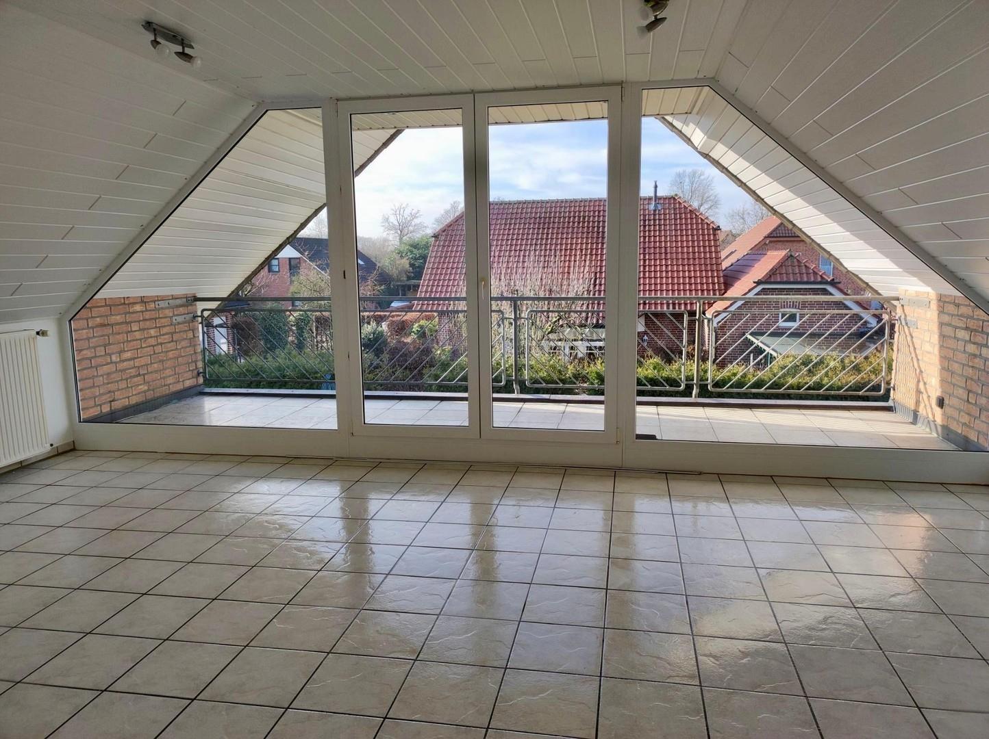 Wohnzimmer + Balkon