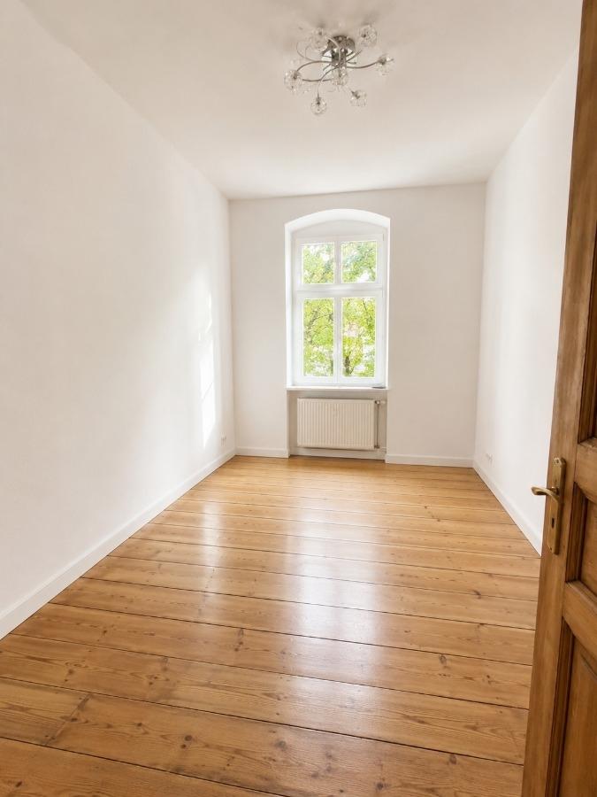 KI-Foto Schlafzimmer ohne Möbel