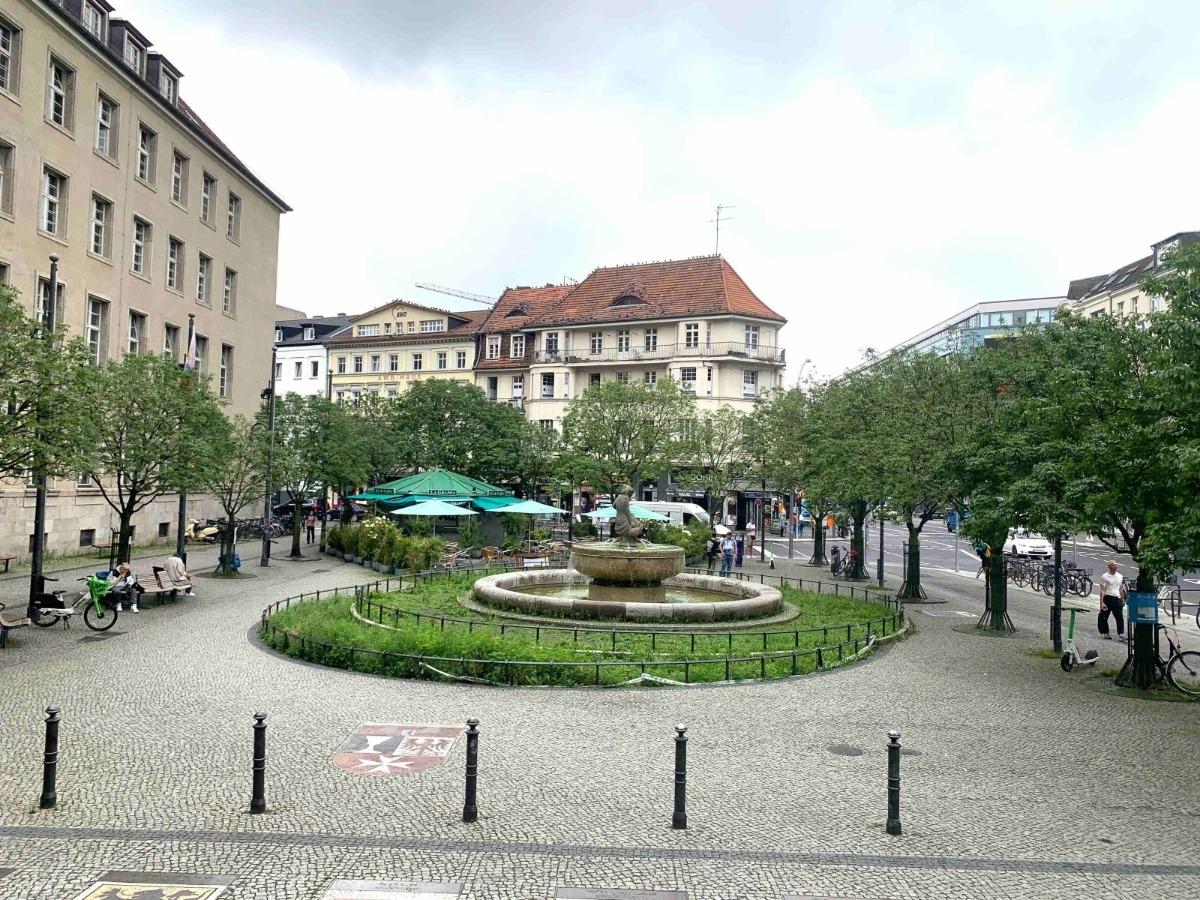 Neukölln Rathausvorplatz