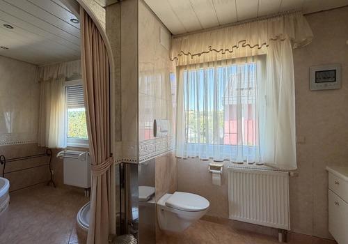 Großzügiges Bad mit Tageslicht