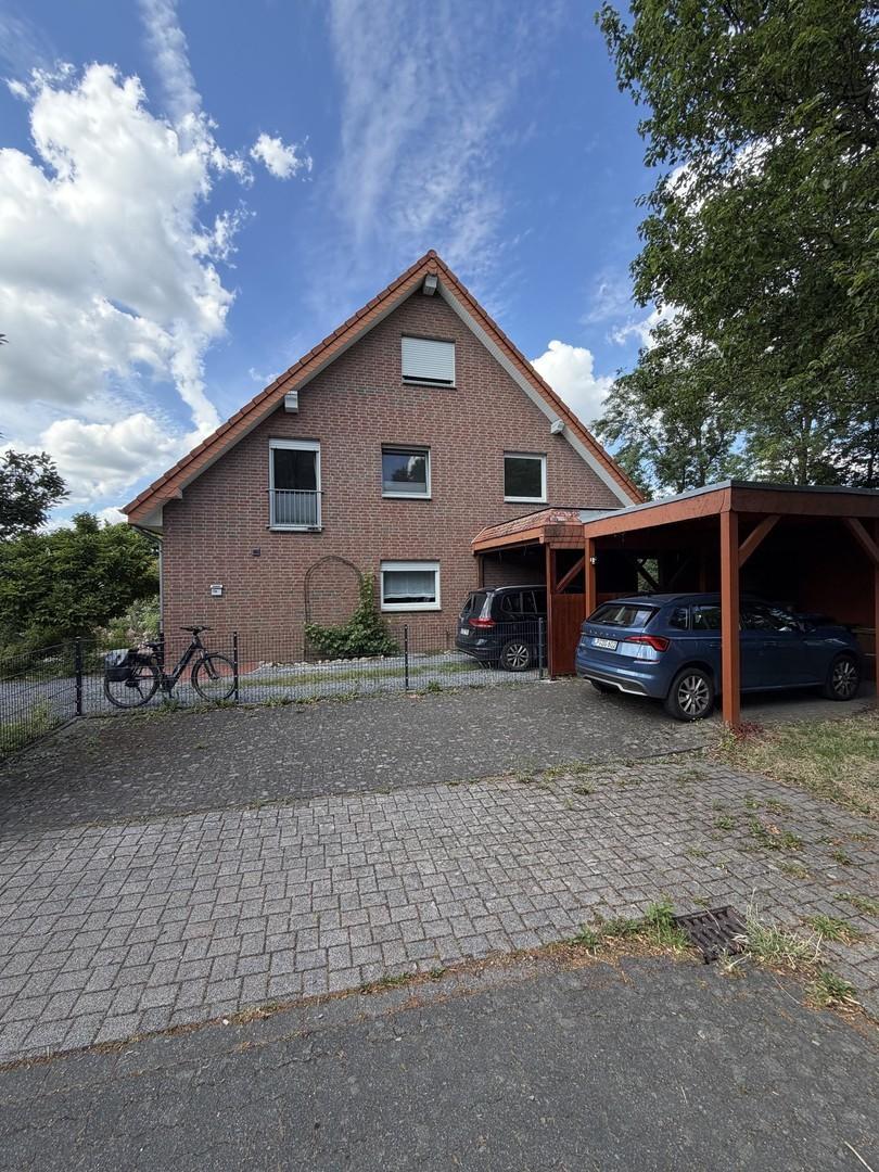 Südansicht mit Carport