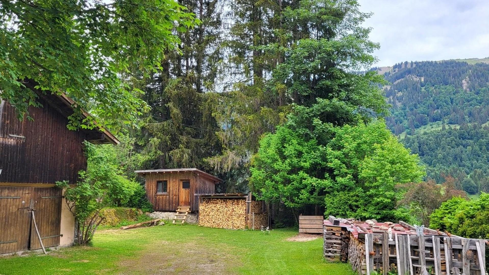 Garage, Stellplätze, Holzlager