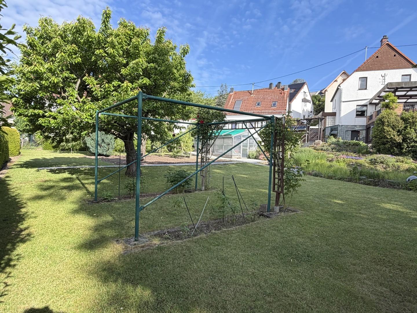 Garten mit Baumbestand
