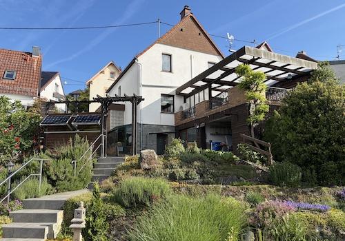 Aktuelle Hausansicht Garten