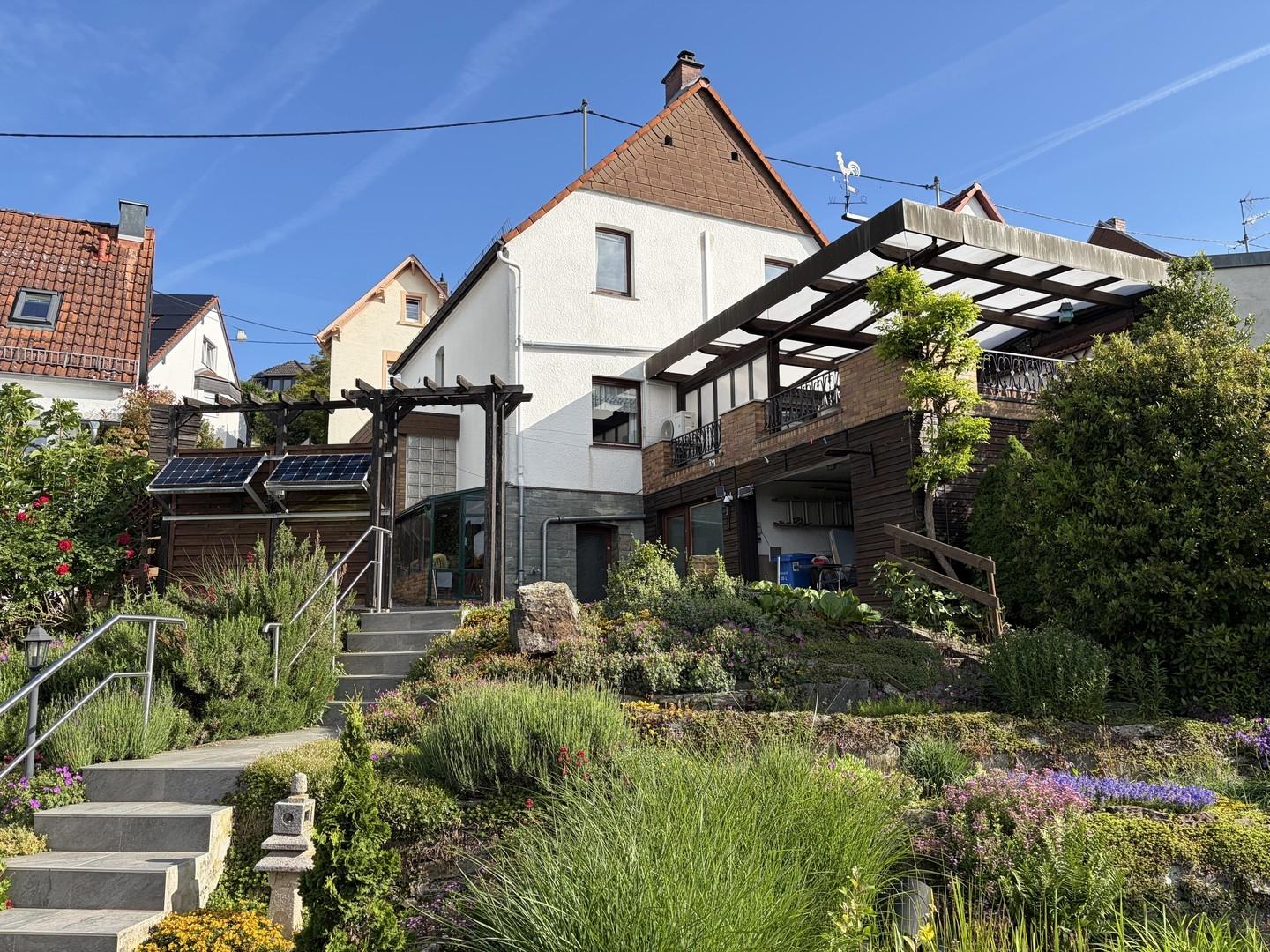 Aktuelle Hausansicht Garten