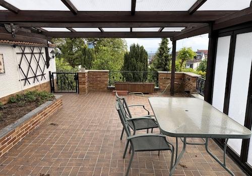 überdachte Terrassse