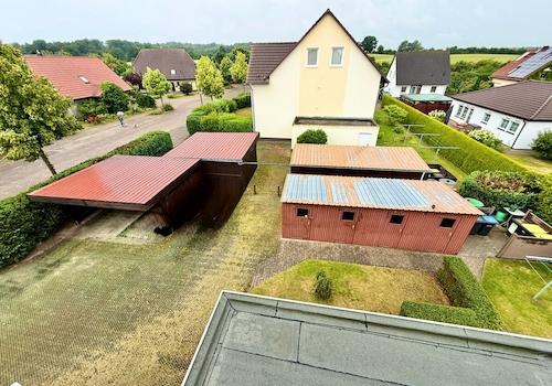 Carport und Gartenschuppen