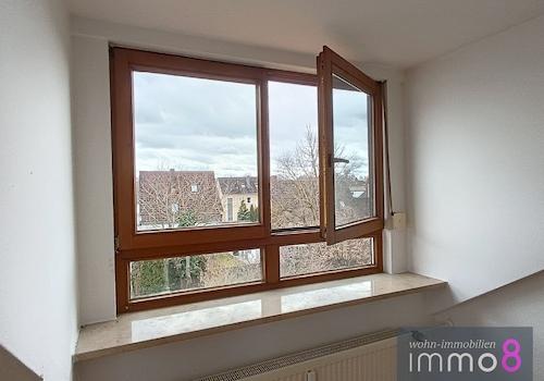 Blick vom Wohnzimmer über die Dächer von Mühlried