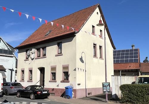 Straßenansicht von rechts