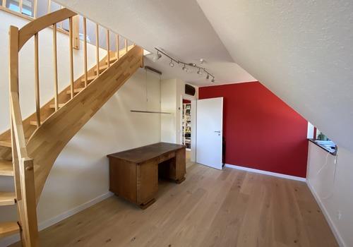 Büro / Kind mit Aufgang zum Spitzboden
