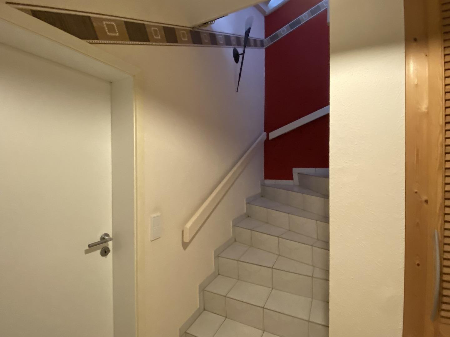 Abgang zum Souterrain mit Überhöhe