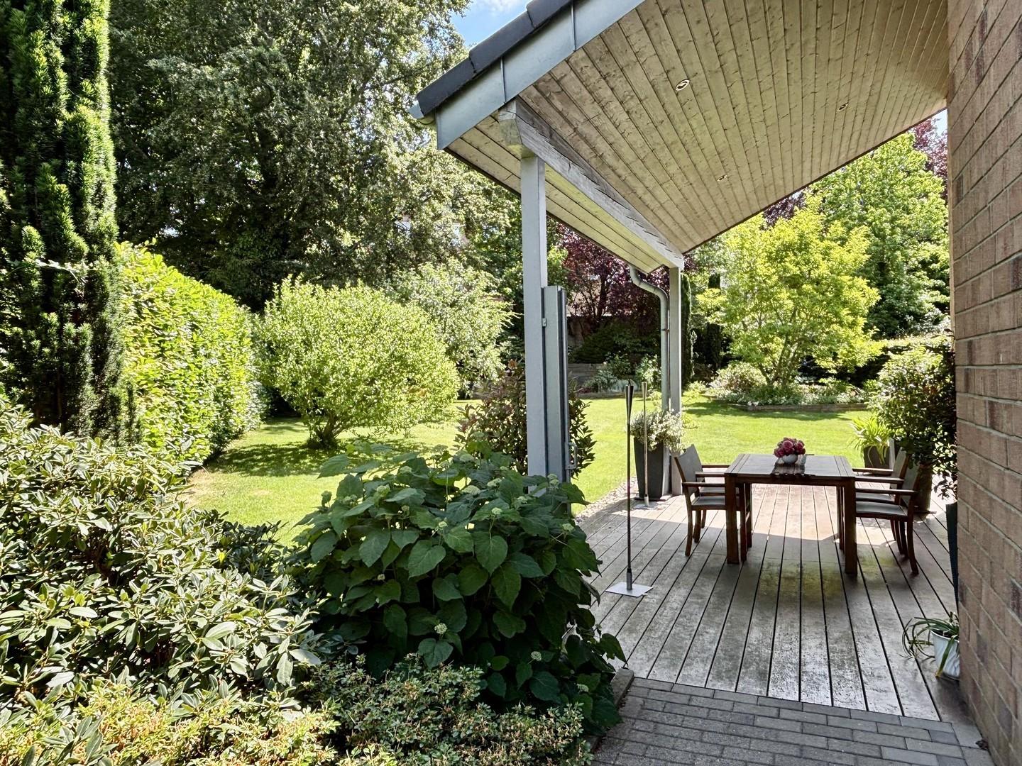 Terrasse mit Garten