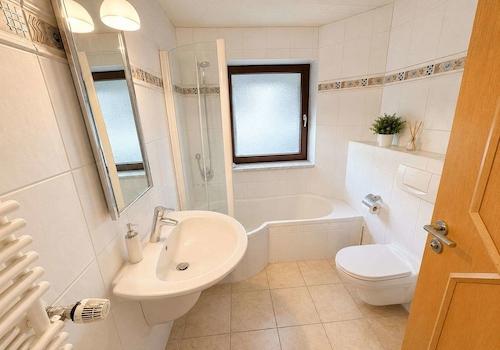 Badezimmer im Erdgeschoss