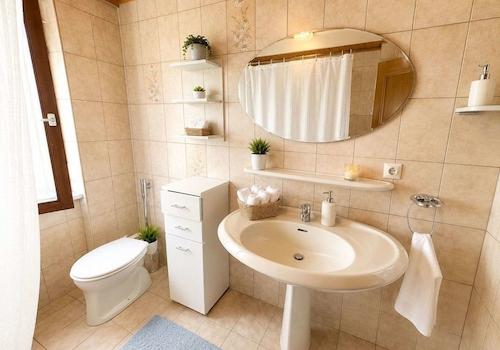 Badezimmer im Obergeschoss
