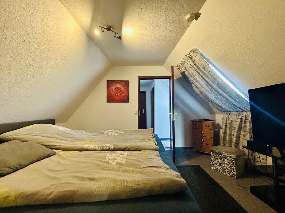 Schlafzimmer DG