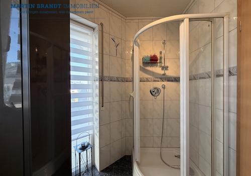 Gäste-WC mit Dusche