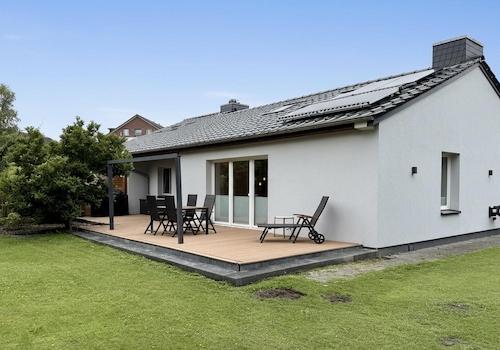 Gartenansicht mit Terrasse