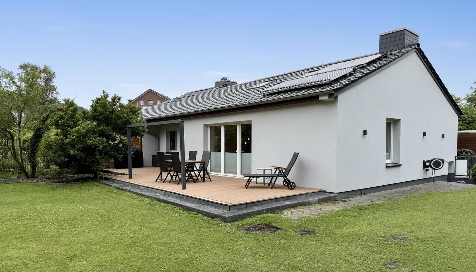 Gartenansicht mit Terrasse