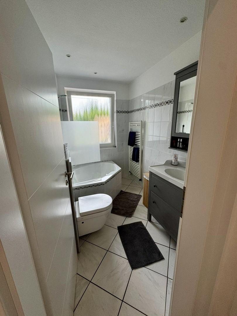 Badezimmer mit Badewanne