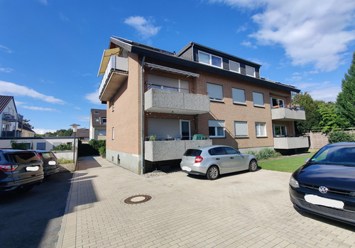 Privat-Parkplatz vor dem Haus