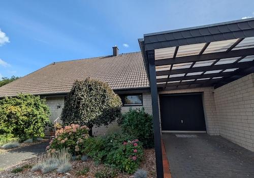 Carport und Garage