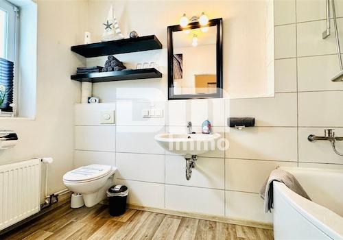 Haus 1 EG Bad / Wanne / Waschmaschine