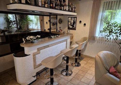 Bar EG