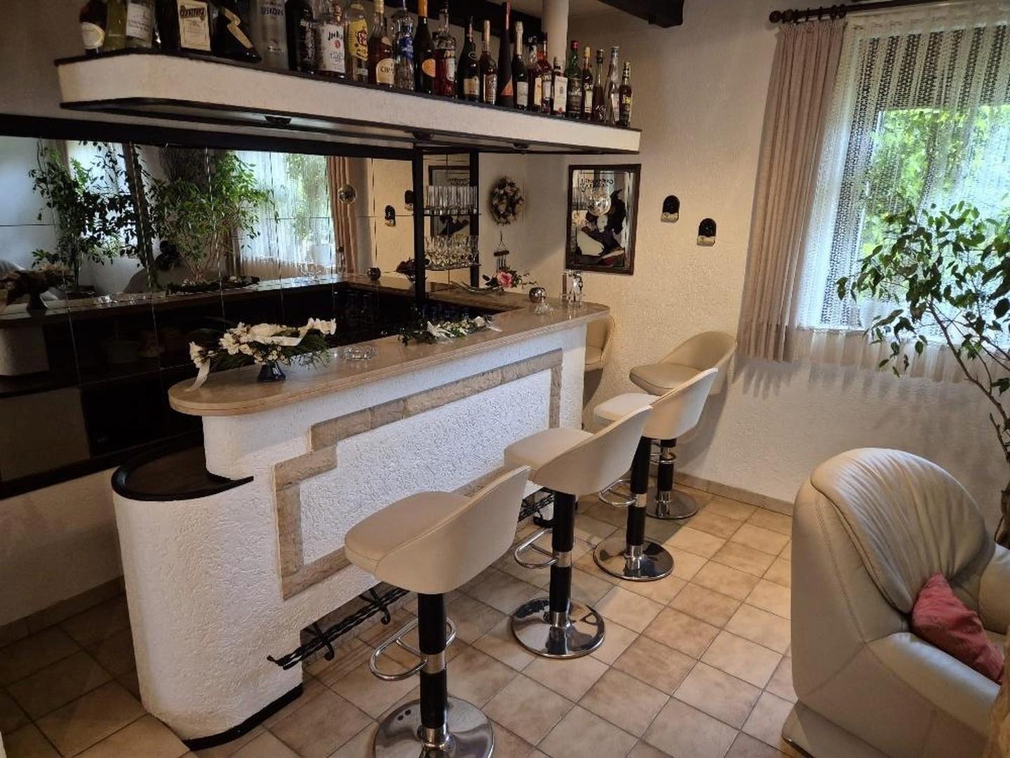 Bar EG