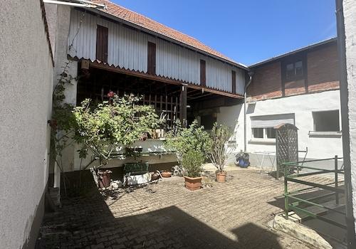 Innenhof mit Scheune