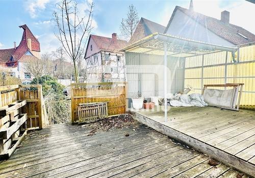 Nebengelass Terrassenbereich / Zugang zu Parkplatz