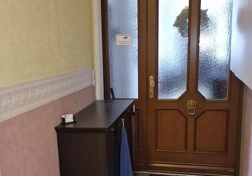 Massive Wohnungstüre mit Video