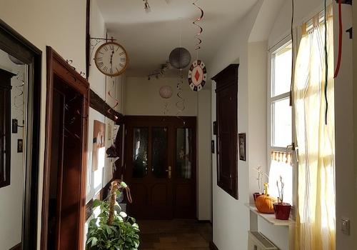 Flur mit Einbauschränken