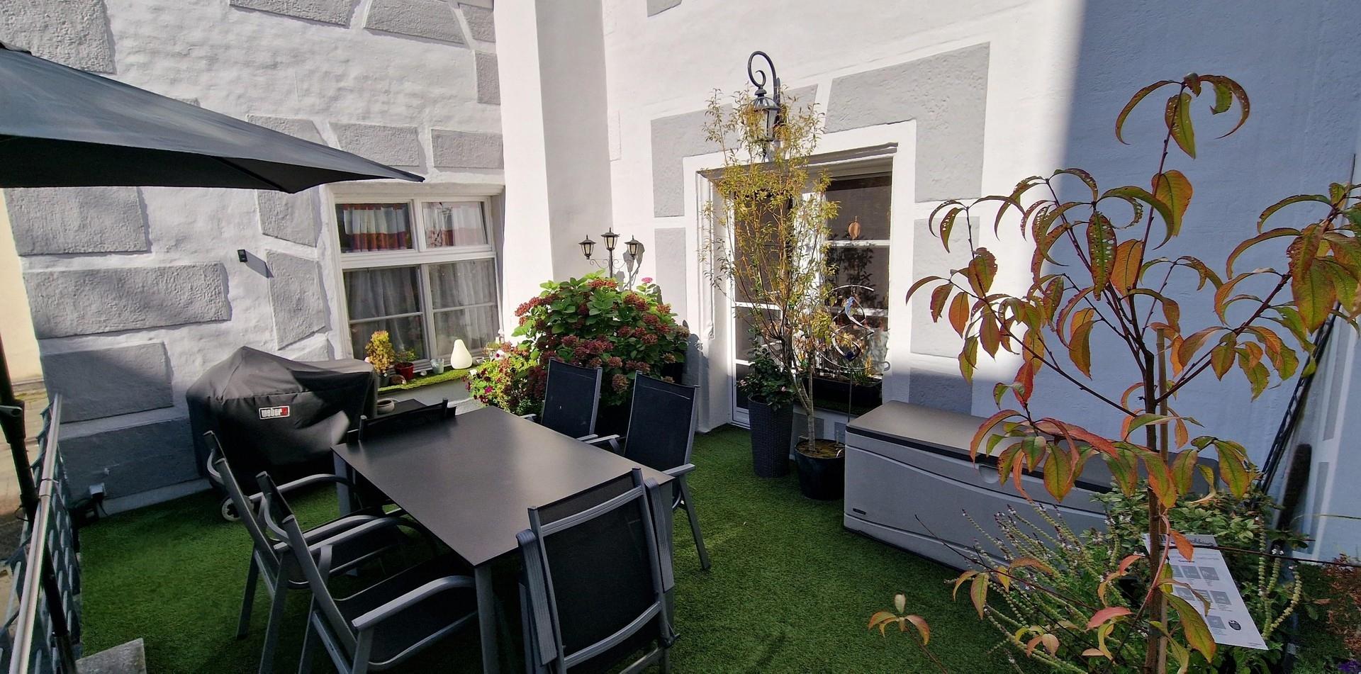 Terrasse mit Kunstrasen