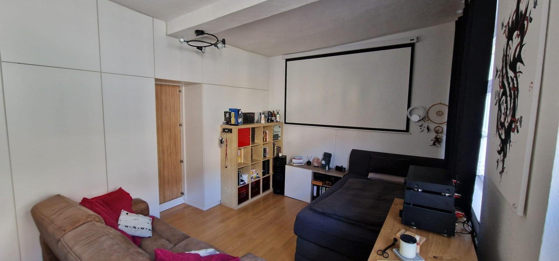 Büro mit Beamersystem