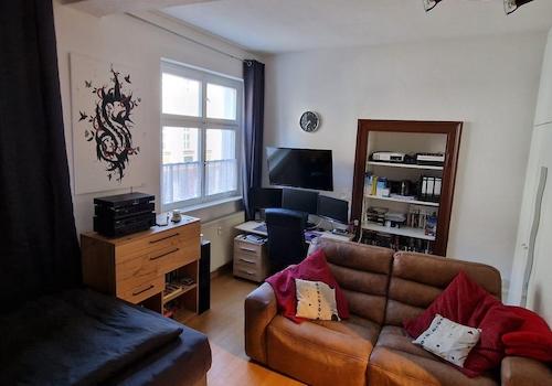 Büro mit begehbarem Schrank