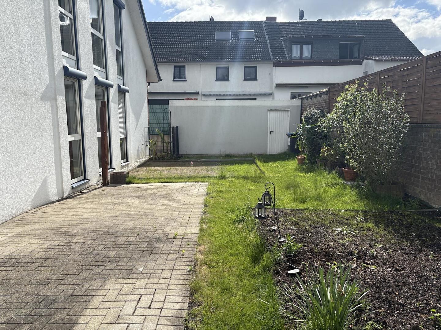 Terrasse  und  Garten