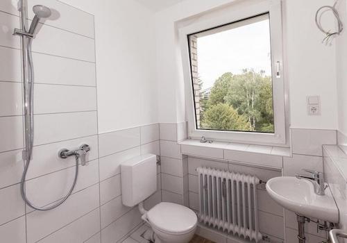 Gäste-WC mit Dusche