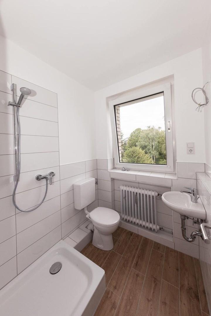 Gäste-WC mit Dusche